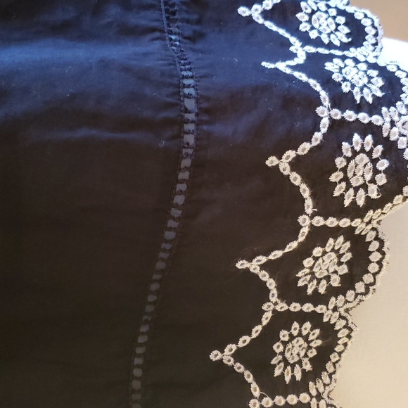 Gap Black & White Embroidered 3/4 Bell Sleeve Top Size Medium - Picture 7 of 12